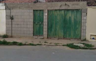 Imagem: A casa possui 2 Dormitórios, 1 Banheiro, 1 Vaga na garagem