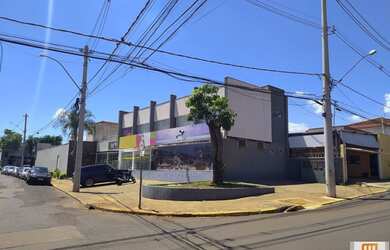 Imagem: O depósito possui 5 Vagas na garagem, 200m² de Área e está