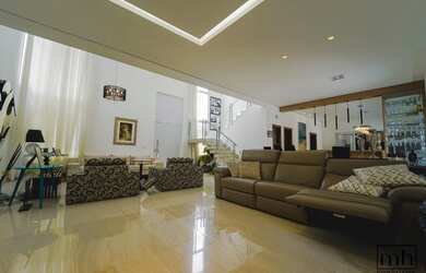 Imagem: A casa em condomínio possui 5 Dormitórios, 5 Banheiros, 5