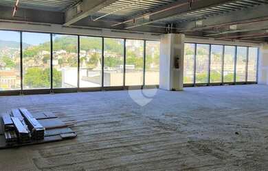 Imagem: O depósito possui 5 Vagas na garagem, 497m² de Área, Imóvel