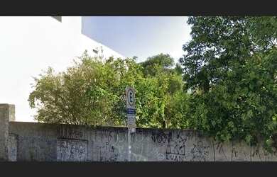 Imagem: O terreno possui 966m² de Área e está localizado em Centro