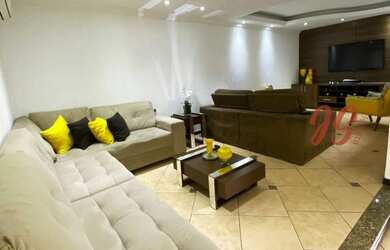 Imagem: A casa possui 4 Dormitórios, 3 Banheiros, 2 Vagas na garagem