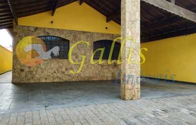 Imagem: A casa possui 3 Dormitórios, 2 Banheiros, 4 Vagas na garagem