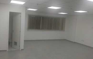 Imagem: O depósito para alugar possui 1 Vaga na garagem e 57m² de