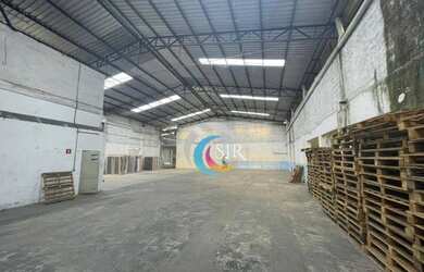 Imagem: O depósito possui 5 Vagas na garagem e 1376m² de Área e está