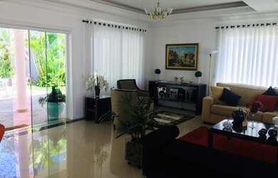 Imagem: A casa em condomínio possui 4 Dormitórios, 5 Banheiros, 5