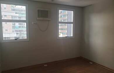 Imagem: O depósito possui 1 Vaga na garagem, 30m² de Área e está