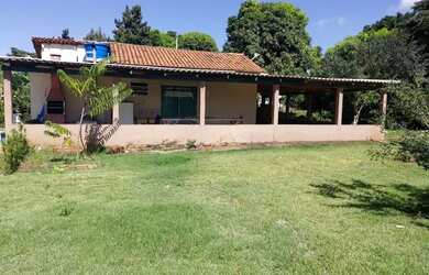 Imagem 12: Chácara com piscina. Piscinae1.800m² de Área