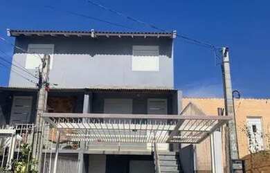 Imagem: A casa possui 3 Dormitórios, 2 Banheiros, 1 Vaga na garagem