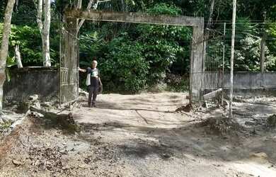Imagem: O terreno e possui Dormitórios, Suítes, Banheiros está