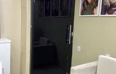 Imagem 1: Porta de vidro. 