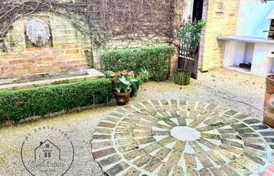 Imagem: A casa possui 4 Dormitórios, 5 Banheiros, 5 Vagas na garagem