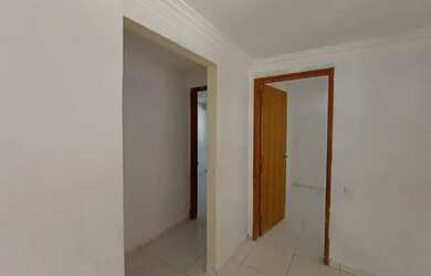 Imagem: A casa possui 4 Dormitórios, 1 Banheiro, 2 Vagas na garagem