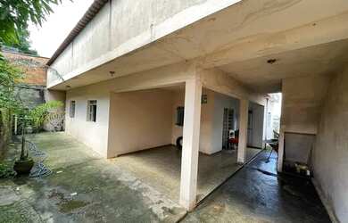 Imagem: A casa possui 3 Dormitórios, 1 Banheiro, 4 Vagas na garagem