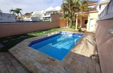 Imagem: A casa em condomínio possui 4 Dormitórios, 4 Banheiros, 4