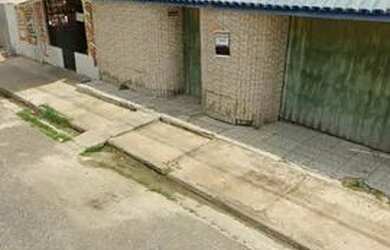 Imagem: A casa possui 3 Dormitórios, 2 Banheiros, 300m² de Área e