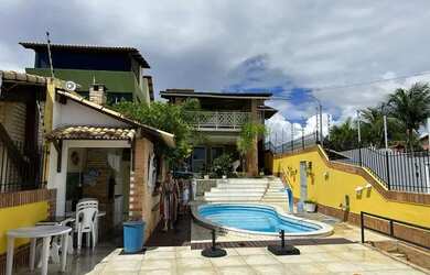 Imagem: A casa possui 5 Dormitórios, 5 Banheiros, 3 Vagas na garagem