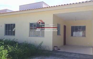 Imagem: A casa possui 3 Dormitórios, 1 Banheiro, 2 Vagas na garagem