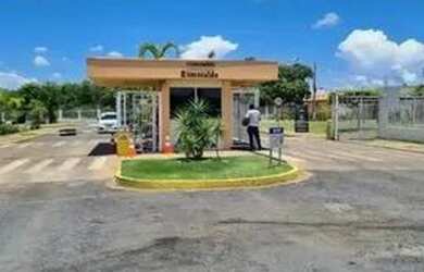 Imagem: A casa em condomínio possui 2 Dormitórios, 1 Banheiro, 2 Vagas