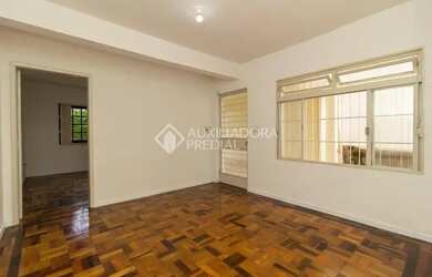 Imagem: A casa possui 3 Dormitórios, 3 Banheiros, 4 Vagas na garagem