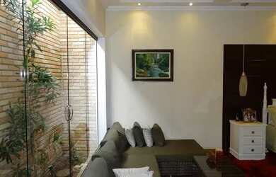 Imagem: A casa possui 3 Dormitórios, 3 Banheiros, 3 Vagas na garagem