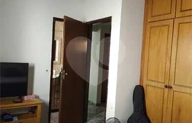 Imagem: A casa possui 3 Dormitórios, 2 Banheiros, 3 Vagas na garagem