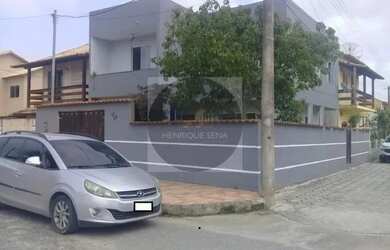 Imagem: A casa em condomínio possui 3 Dormitórios, 1 Banheiro, 2 Vagas