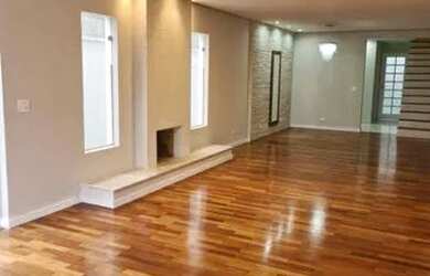 Imagem: A casa possui 4 Dormitórios, 5 Banheiros, 5 Vagas na garagem