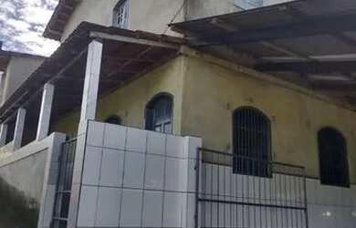 Imagem: A casa possui 5 Dormitórios, 3 Banheiros, 3 Vagas na garagem