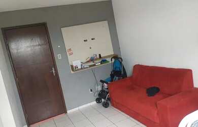 Imagem: O apartamento possui 2 Dormitórios, 1 Banheiro, 1 Vaga na garagem