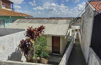Imagem: A casa possui 2 Dormitórios, 1 Banheiro, 1 Vaga na garagem