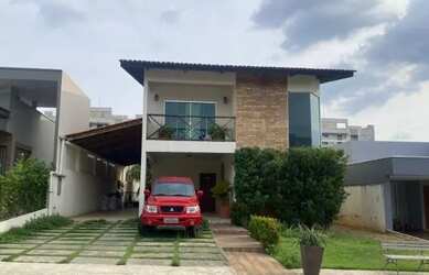 Imagem: A casa em condomínio possui 4 Dormitórios, 5 Banheiros, 2