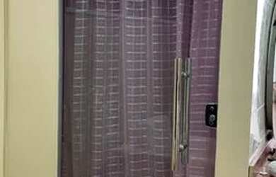 Imagem 2: Porta de vidro. 