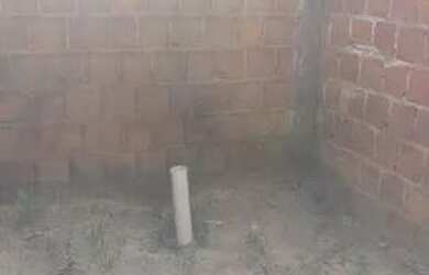 Imagem: A casa possui 2 Dormitórios, 2 Banheiros, 1 Vaga na garagem