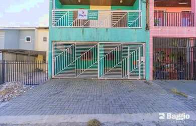 Imagem: A casa possui 4 Dormitórios, 1 Banheiro, 2 Vagas na garagem