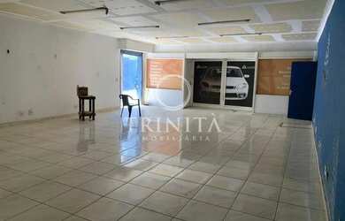 Imagem: O depósito possui 5 Vagas na garagem e 893m² de Área e está