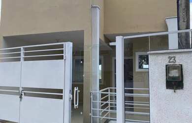 Imagem: A casa possui 2 Dormitórios, 4 Banheiros, 1 Vaga na garagem