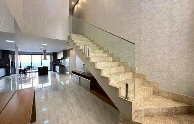 Imagem: A casa em condomínio possui 4 Dormitórios, 5 Banheiros, 4