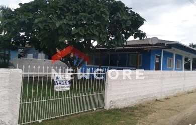 Imagem: A casa possui 3 Dormitórios, 1 Banheiro, 1 Vaga na garagem