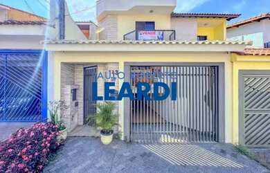 Imagem: A casa possui 4 Dormitórios, 5 Banheiros, 5 Vagas na garagem