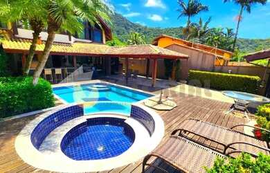 Imagem: A casa possui 5 Dormitórios, 5 Banheiros, 3 Vagas na garagem