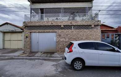 Imagem: A casa possui 5 Dormitórios, 4 Banheiros, 3 Vagas na garagem