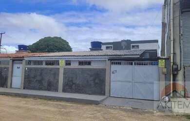 Imagem: A casa possui 4 Dormitórios, 3 Banheiros, 3 Vagas na garagem