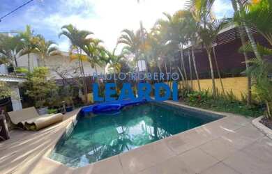 Imagem: A casa em condomínio possui 4 Dormitórios, 5 Banheiros, 2