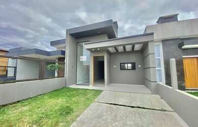 Imagem: A casa possui 2 Dormitórios, 2 Banheiros, 2 Vagas na garagem