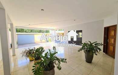 Imagem 2: Casa de 4 Quartos na ARSE 92 906 Sul Em Frente à Praça