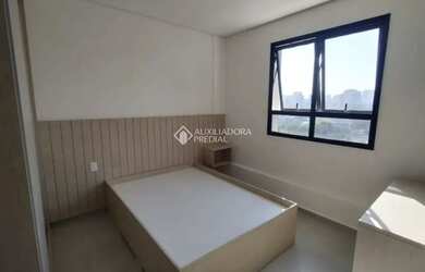 Imagem: O apartamento possui 1 Dormitório, 1 Banheiro, 1 Vaga na garagem