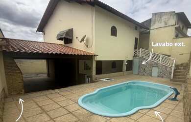 Imagem: A casa possui 2 Dormitórios, 3 Banheiros, 3 Vagas na garagem