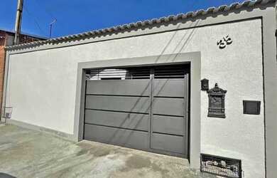 Imagem: A casa possui 2 Dormitórios, 2 Banheiros e está localizado