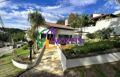 Imagem: A casa em condomínio possui 4 Dormitórios, 5 Banheiros, 4